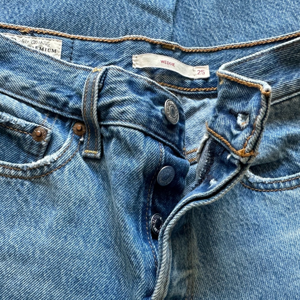 Levi’s 501 Wedgie Jeans. Size: 25. Excellent condition 💙 - Picture 9 of 13